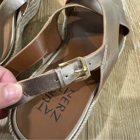 Naturalizer Women’s Silver Open Toe Buckle Espadrille Wedge Sandals Size 7.5 GUC - Picture 7 of 12